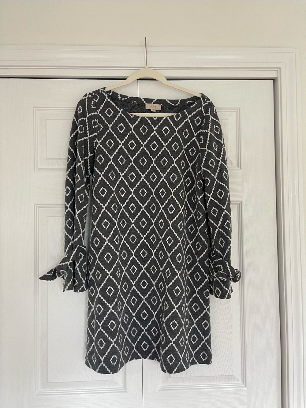 LOFT Grey and White Diamond Pattern Women's Dress